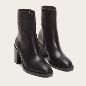 FRYE Pia Chelsea Short Zip Block Heel Ankle Bootie in Black 7.5